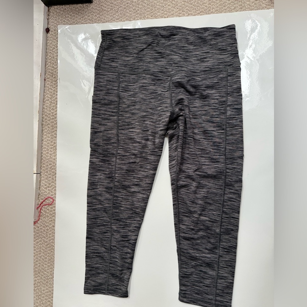 IUGA high waisted capri yoga pants size L